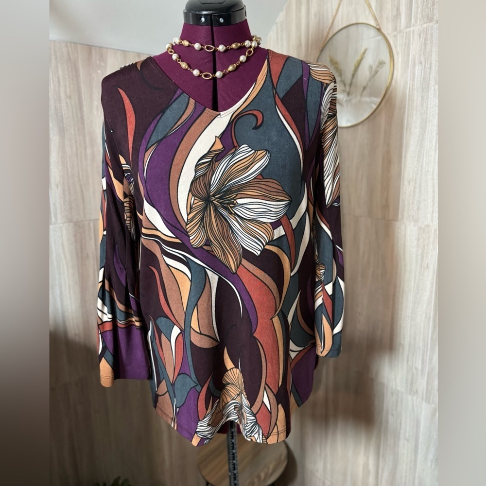 Chico’s Travelers Elegant Floral Women's Blouse in Burgundy Plum White and Tan